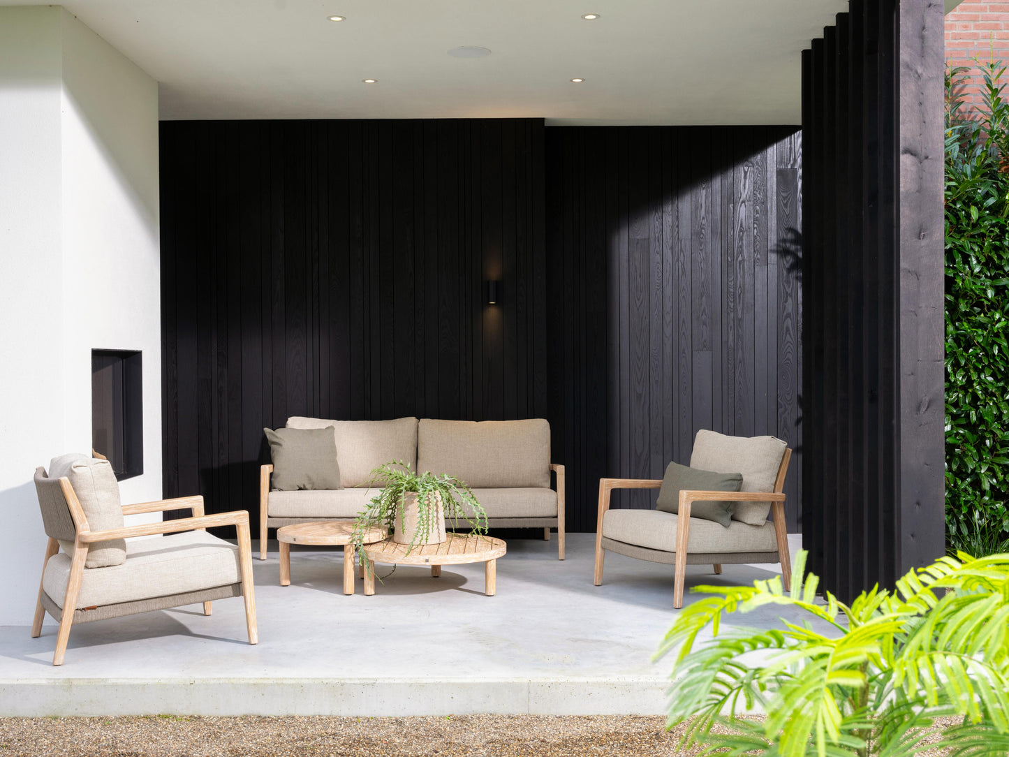 4 Seasons Outdoor Julia Lounge set with Sem tables