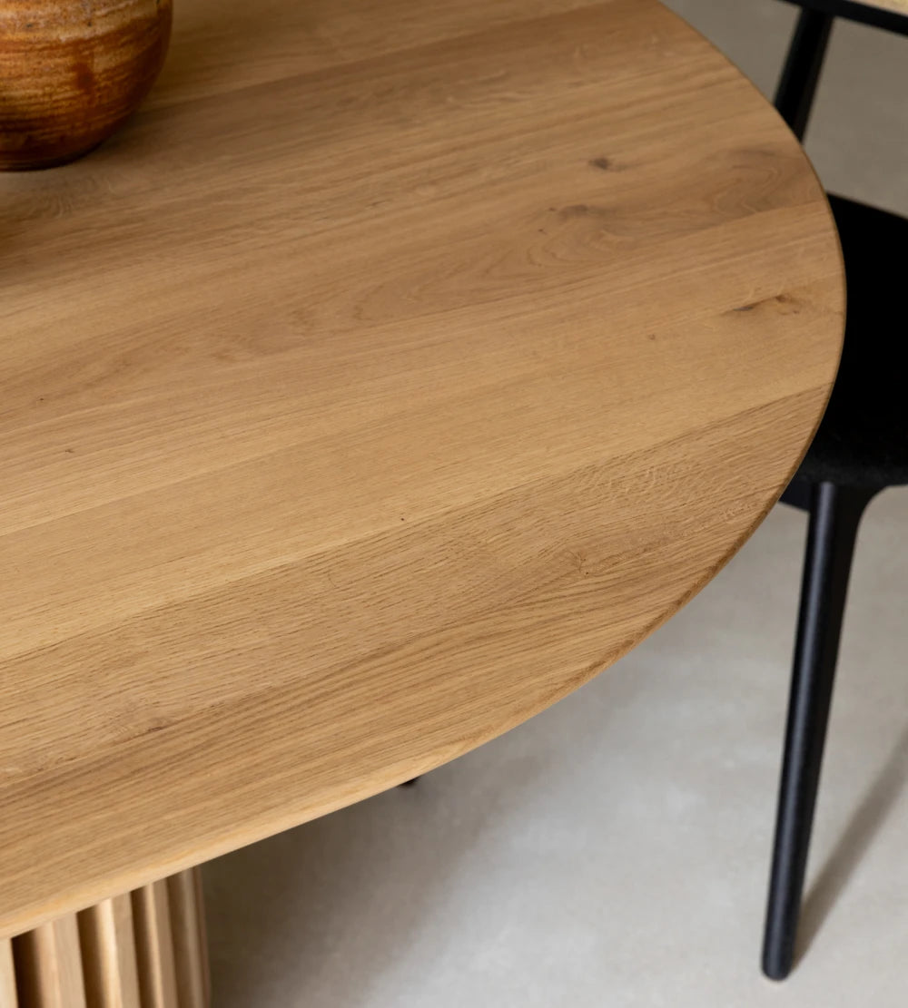 Vincent Sheppard Maru oval dining table