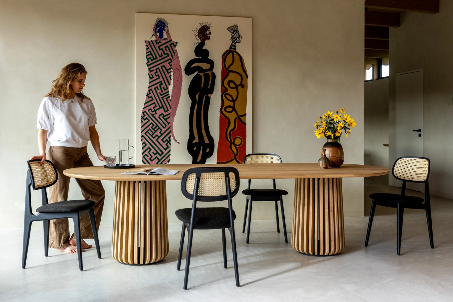 Vincent Sheppard Maru oval dining table