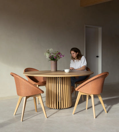 Vincent Sheppard Maru round dining table